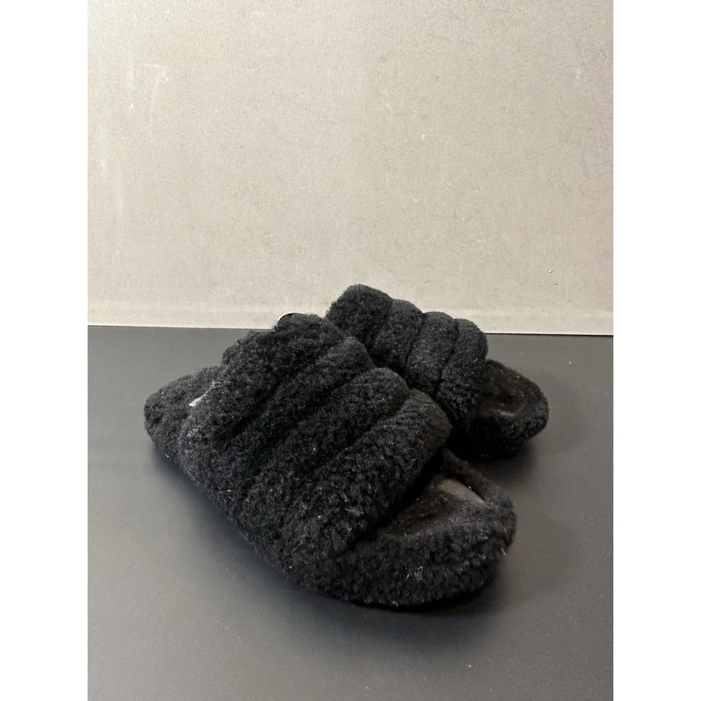 Ugg Fluffy Slides Size 3‎